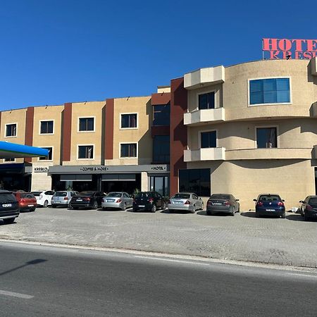 Hotel Kresko Lushnje Екстер'єр фото