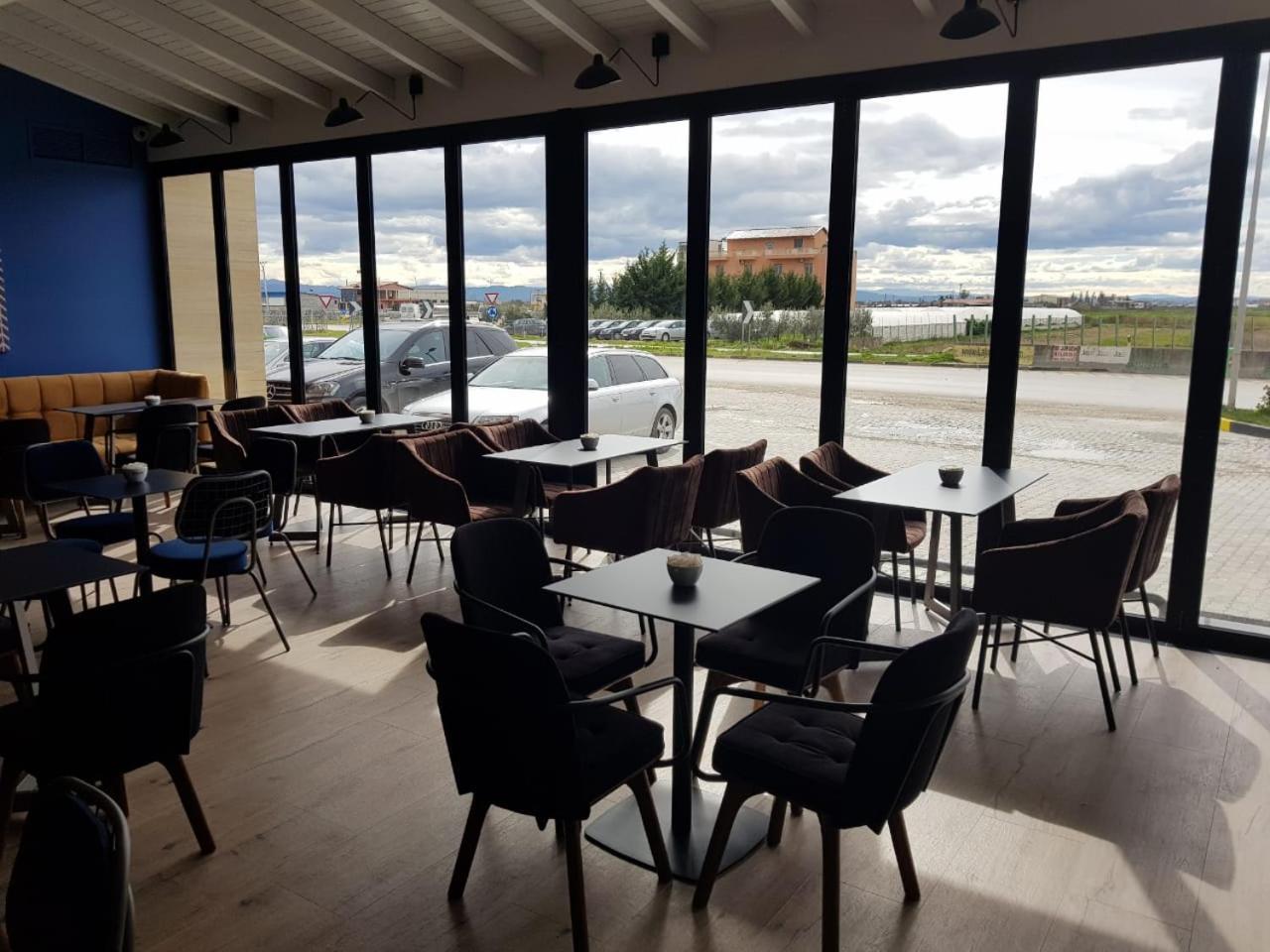 Hotel Kresko Lushnje Екстер'єр фото